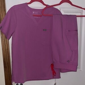 Figs scrub set in pink cloud